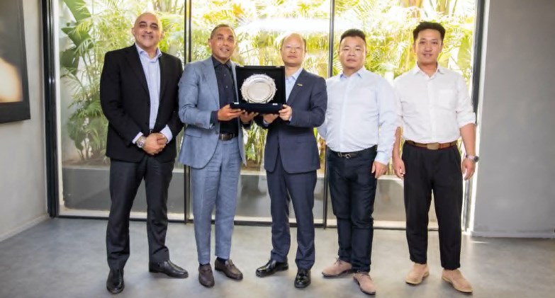 أبوغالي موتورز وجيلي العالمية تبحثان تصنيع سيارات «Geely NEV»