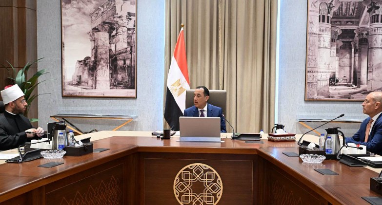 رئيس الوزراء يُتابع خطوات مشروع إحياء منطقة قرافة السيوطي