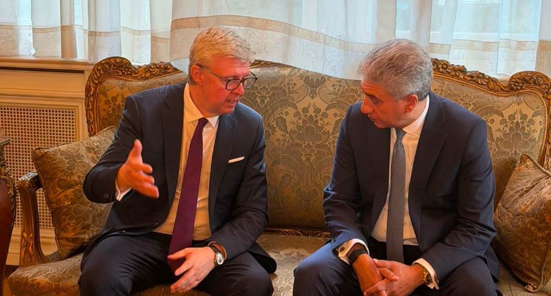 وزير السياحة والآثار يبحث الحركة السياحية الوافدة من التشيك إلى مصر