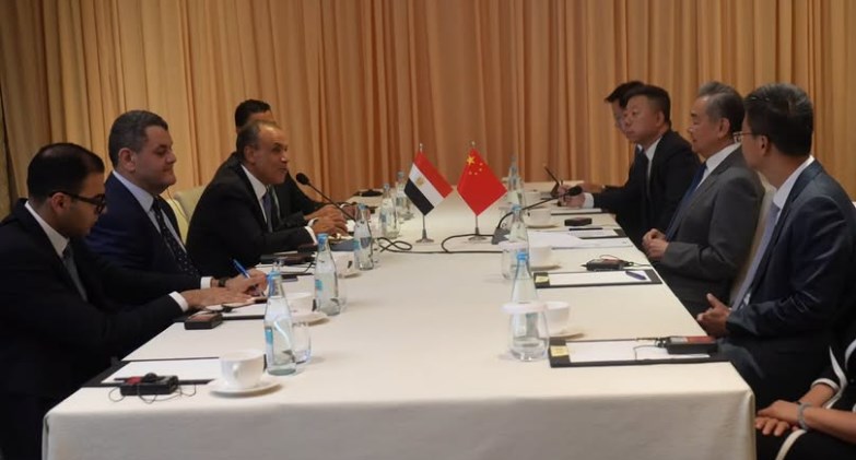 وزير الخارجية يبحث مع نظيره الصيني سبل تعزيز الشراكة الاستراتيجية بين البلدين 