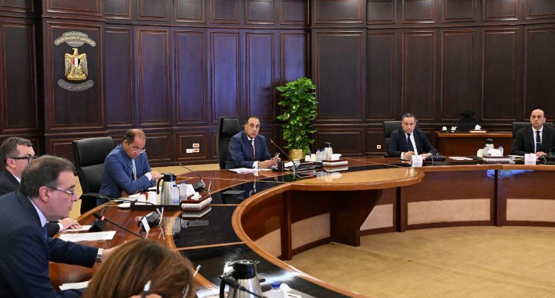 رئيس الوزراء يتابع الخطوات التنفيذية للتعيين حديثاً واختيار الوظائف القيادية والإشرافية بالجهاز الإداري للدولة