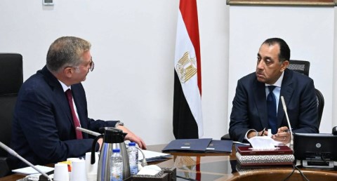 رئيس الوزراء يتابع مع وزير البترول استدامة توفير المنتجات البترولية والغاز الطبيعي