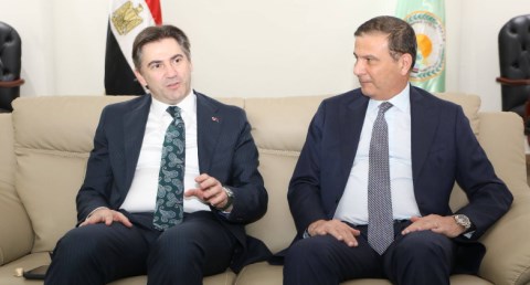   وزير الزراعة يبحث نائب وزير الزراعة والغابات التركي تعزيز الاستثمار الزراعي بين البلدين  