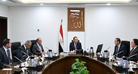 رئيس الوزراء يستعرض عددا من المقترحات لتطوير أداء البورصة المصرية  خلال الفترة الماضية 