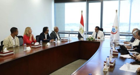 وزير الصحة يبحث مع الأهلية هيلث كير التوسع في جراحات استبدال المفاصل بتقنية الروبوت