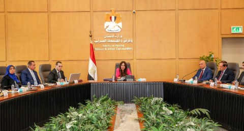  وزيرة الإسكان يتابع موقف تقنين الأراضي المضافة بالمدن الجديدة 