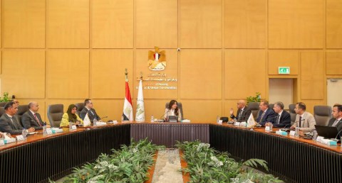 وزيرة الإسكان تلتقي مسئولي «مواصلات مدن مصر» لبحث تطوير منظومة النقل الجماعي