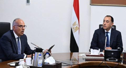 رئيس الوزراء يتابع جهود الدولة لحماية الشواطئ ومخطط استعادة شواطئ الإسكندرية