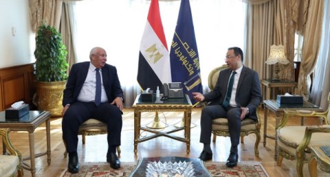 وزير الاتصالات وتكنولوجيا المعلومات  مع محافظ مطروح 
