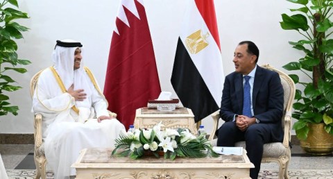 رئيس الوزراء يبحث مع نظيره القطري تعزيز التعاون المشترك في المجالات المختلفة