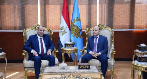 وزير العمل ومحافظ الغربية يبحثان ملفات العمل والاستثمار والتشغيل