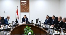 رئيس الوزراء يستعرض الموقف التنفيذي لمشروع مبني الركاب (٤) بمطار القاهرة الدولي