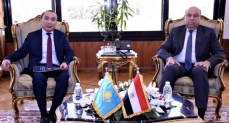 وزير الطيران المدني يبحث مع سفير كازاخستان