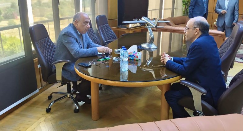 وزير الكهرباء يتابع مشروعات الكيانات الاقتصادية الخاصة بتعظيم العوائد من المواد الأرضيّة والعناصر النادرة