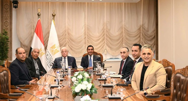 نادي السيارات يبحث مع وزير الشباب مستقبل ‏‏‏رياضات المحركات في مصر