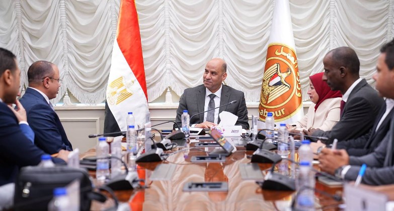 وزير العمل وقيادات مستشفى السعودي الألماني بالقاهرة يتفقان على التوسع في التدريب