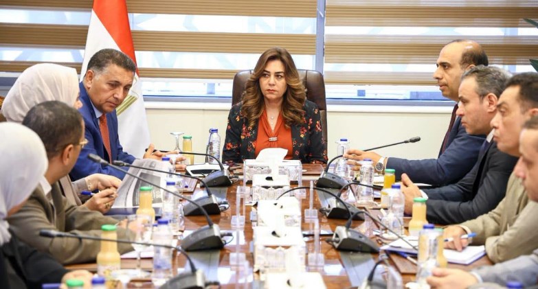 وزيرة التنمية المحلية والبيئة تبحث مع محافظ القليوبية تطوير منظومة الإدارة المتكاملة للمخلفات بالمحافظة