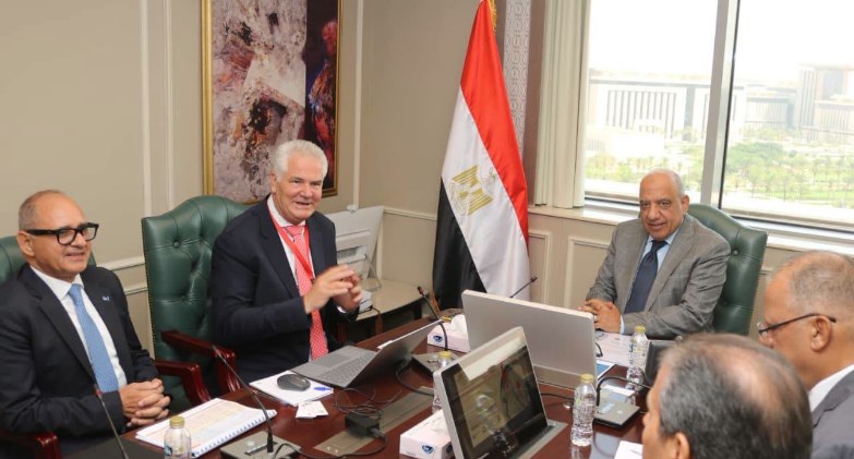 وزير الكهرباء يتابع مع تحالف "رينيرجي جروب بارتنرز" مستجدات الطاقات المتجددة والنظيفة
