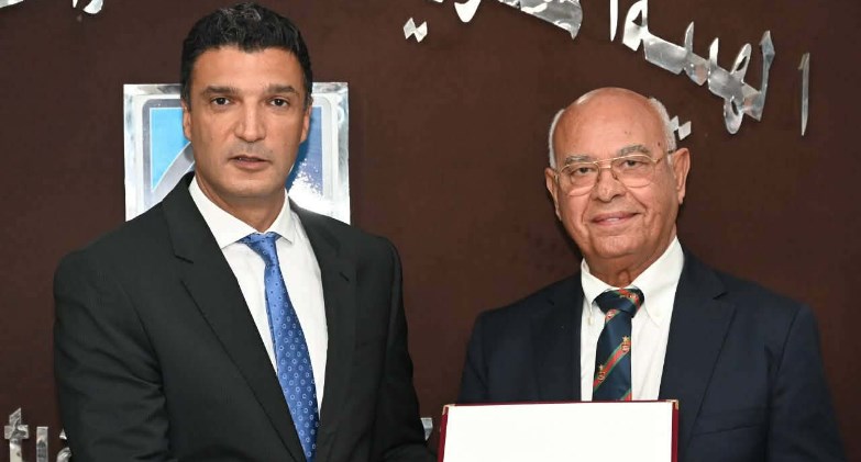 وزير الصناعة يكرّم الزنوكي للأجهزة الكهربائية عن منتجات «تاتش»