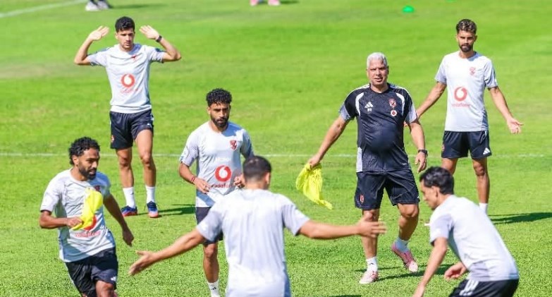 قناة مجانية تنقل مباراة الأهلي وبرشلونة اليوم.. الموعد والقنوات الناقلة