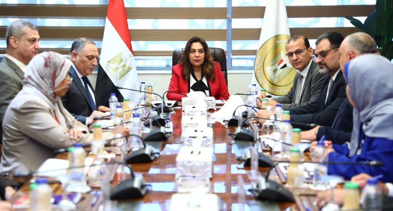 وزيرة التنمية المحلية والبيئة تتابع إجراءات تفعيل العمل بالقرار الجمهوري رقم 96 لسنة 2023 