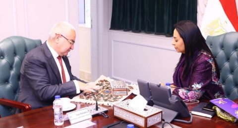 وزيرة التضامن تبحث مع سفير أذربيجان بالقاهرة التعاون في مجال المعارض والتسويق