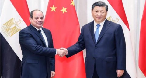 الرئيس السيسي والسيدة قرينته يستقبلان الرئيس الصيني وقرينته بقصر الاتحادية 