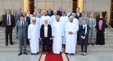 رئيس التنمية الصناعية تستقبل وفداً عُمانياً لبحث فرص الاستثمار المشتركة 