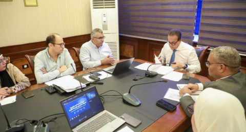 وزير الصحة يتابع خطط التطوير والإنشاء لمنظومة التأمين الصحي الشامل