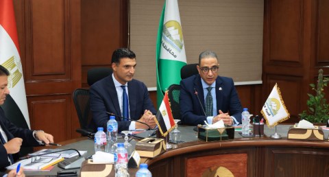 الحكومة تبحث ملفات تقنين الأوضاع بمنطقتي جرزا وعرب أبوساعد الصناعيتين