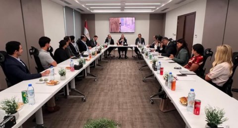 وزير التخطيط يلتقي عددًا من رواد الأعمال والشركات الناشئة بالإمارات 