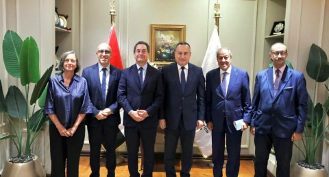 وزير التعليم العالي يبحث تعزيز التعاون مع السفير الفرنسي بالقاهرة