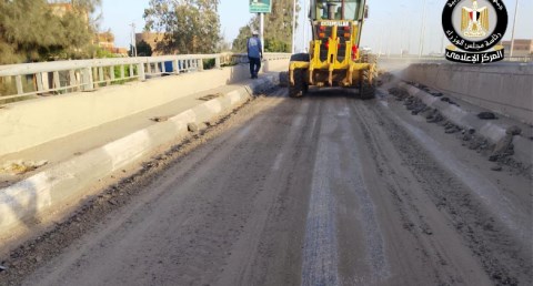 إعلام الوزراء: الانتهاء من إزالة الأسفلت المتضرر بطريق الخدمة بإيتاي البارود