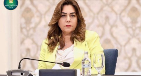 البيئة تلزم سفينة بوقف شحن مواد كيماوية تسببت في روائح غازية في ميناء الدخيلة بالإسكندرية