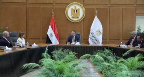 وزير التعليم العالي يبحث تعزيز التعاون مع شركة فيليبس 
