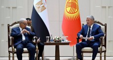 نائب رئيس الوزراء يبحث مع رئيس الوزراء القيرغيزي في “بيشكيك”  التعاون المشترك