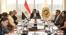 وزير الصناعة يبحث مع وفد البنك الأوروبي لإعادة الإعمار والتنمية مشروعات البنك في مصر