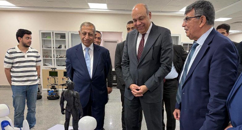 وزير الطيران المدني يتفقد فرع الأكاديمية العربية للعلوم والتكنولوجيا والنقل البحري بالعلمين الجديدة