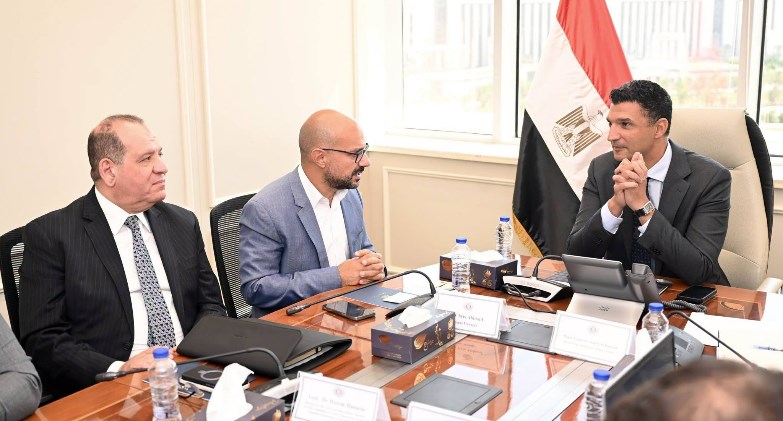 وزير الصناعة يبحث مع ممثلي شركة بيتي مصر للصناعات الغذائية موقف استثمارات الشركة حالياً