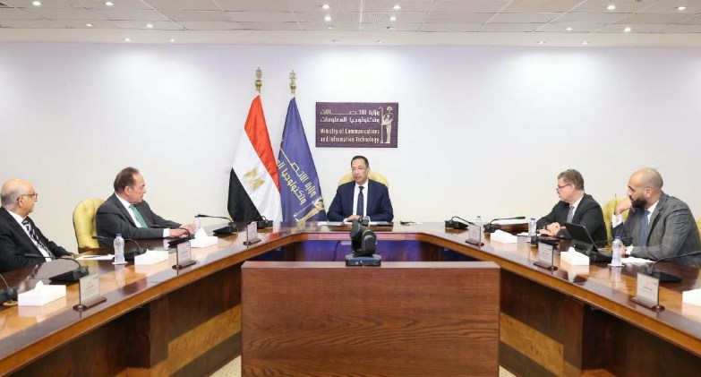 وزير الاتصالات وتكنولوجيا المعلومات يبحث مع وفد جمعية رجال الأعمال المصريين