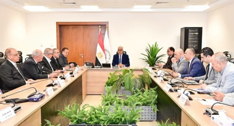 وزير الموارد المائية والري ونقيب المهندسين يبحثان تعزيز التعاون المشترك