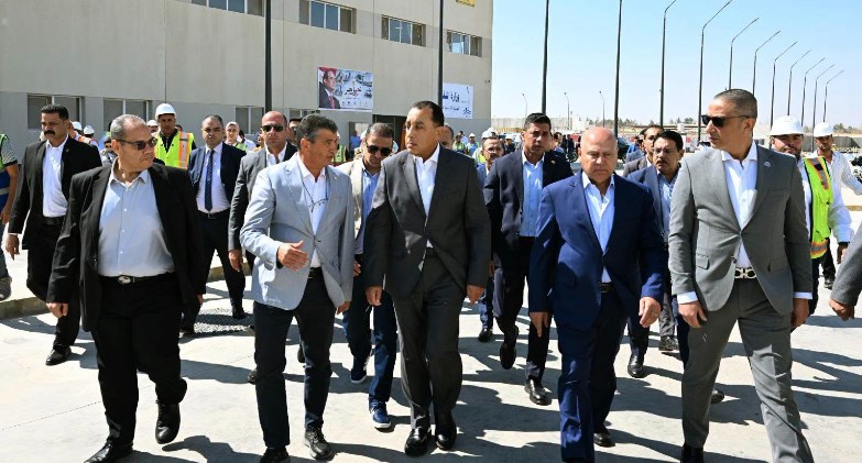  مدبولي: مشروعات النقل الجماعي الأخضر تمثل ركيزة أساسية لبناء منظومة نقل عصرية ومستدامة 