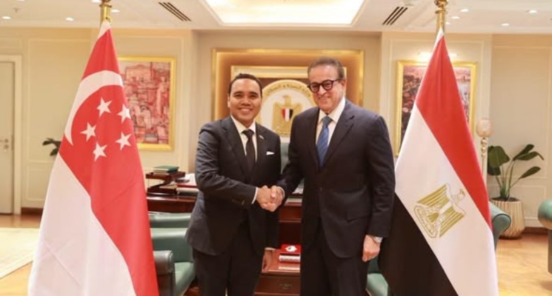 وزير الصحة يستقبل وزيرى الداخلية والخارجية بسنغافورة