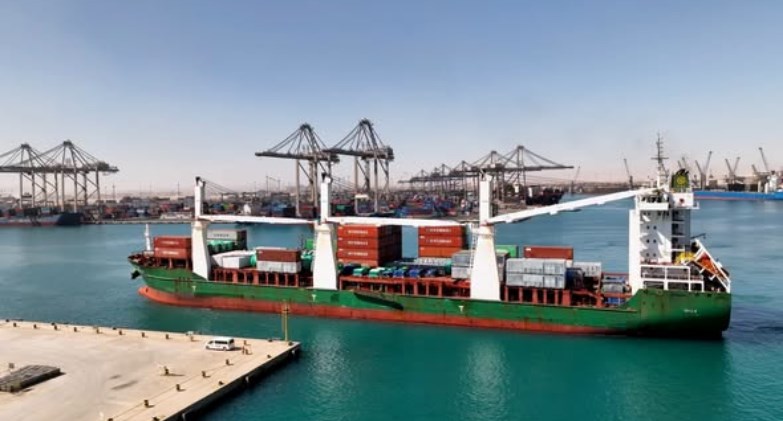 محطة البضائع العامة والصب بميناء السخنة