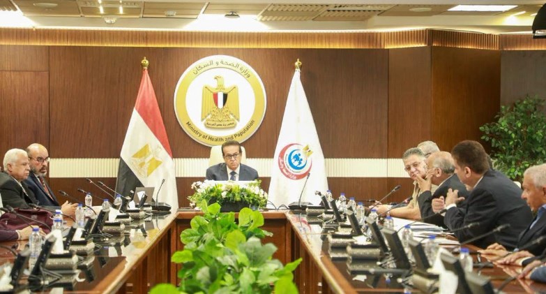وزير الصحة يناقش استراتيجية توسيع قاعدة المتبرعين بالكلى من الأحياء 